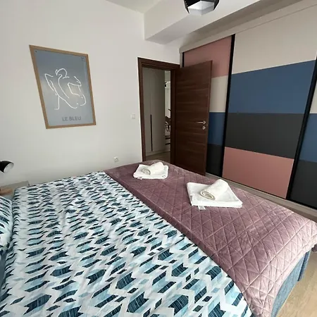 Apartment 21 Blue Pink *
